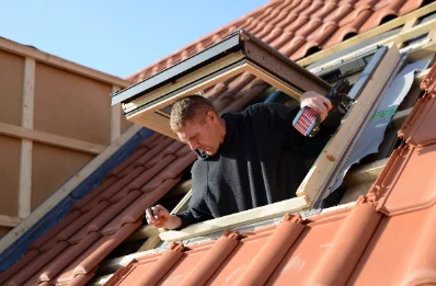 Pose de fenêtres de toit Velux à Équevilley